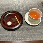 sardexka - 黒胡椒入りポルボルン いちじくの葉の香りをうつした寒天 黒文字のお茶