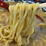 白熊ラーメン - 麺リフト