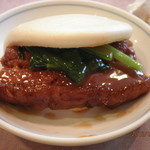 清香園 - 挟んだところ。