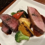 ビストロ ル フルール - 仏産鴨ムネ肉のステーキ赤ワインソース　　1/2
      200g 牛ハラミ肉のステーキ　　1/2