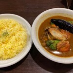 カレー リーブス - チキン野菜カレー(ライス付き)