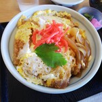 koi koi 食堂 - カツ丼　880円