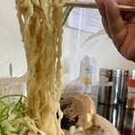 らー麺　Do・Ni・Bo - かた茹でのちぢれ太麺をリフトUP⤴️