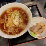 喜多方ラーメン 坂内   - 和風冷やしラーメン(税抜836円)