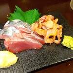 のみ処 匠 - 日替わりの一品から、刺身３点盛り。カツオ、アジ、貝ヒモ。状態ヨシ。