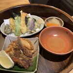 Iwashinoya Hei - 天ぷら、餃子、骨せんべい、煮物。