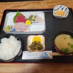 うおとら - 刺身定食(税込1,350円)