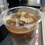 さくらみくら便利店 - ドリンク写真:アイスラテは税込150円。レギュラーコーヒーなら税込100円をキープ。