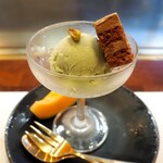鉄板焼 ステーキ ぼんて - ピスタチオのアイスクリーム + チョコレートケーキ + メロン