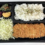 とんかつ 新宿さぼてん - 料理写真:特撰やわらかヒレかつ弁当(990円)
