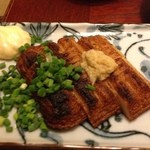 九州博多もつ鍋 居酒屋　むかしや - 待つ間にさつま揚げを、これは美味しい美味だ