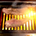 焼肉天国ヤールジャン - 脂がのったお肉をコンロでジュっと