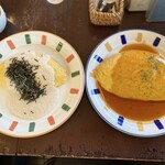 ハローエッグ 平和が丘店 - 母と弟くんがオーダーした、
                                普通盛の岩のり香るとろろオムライス(左側)と
                                大きさを比較してみました。
                                スープカップも結構大きめなんですが、
                                何となく伝わりますでしょうか？
