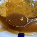 ハローエッグ - とろみがついたオリジナルソースには胡椒が効いていて、
      オムライスとよく絡んでめちゃくちゃ美味しい！
      ｳﾏ━━━(*´ч ` *)━━━!!!!
      
      この味が平和が丘店のハローエッグの味です！