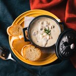 Rich clam chowder with lots of clams