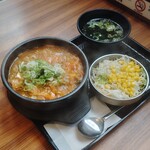 カルビ丼とスン豆腐専門店 韓丼 - 豚キムチスン豆腐　サラダセット