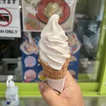 鳥取砂丘にいちばん近いドライブイン砂丘会館 カフェコーナー - 二十世紀梨プレミアソフトクリーム
