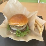 コアラ島バーガー - 島オニオンステーキバーガーとポテト