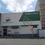 LIKO CAFE - 南草津駅前の西友第二駐車場（２時間無料）からの外観。コンズサイクルの裏口から入店可能。mitikusa cafeさんで月に何回か間借り営業、LICO CAFEさん。