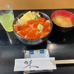 Uonami - サーモンイクラ親子丼全容