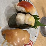 回転寿司 鮮 - 貝三貫　美味い