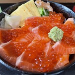 Uonami - サーモンイクラ親子丼（¥1,080-）