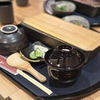 うなぎ四代目菊川 ミッドランドスクエア 名古屋本店 - 蓋をして登場