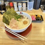 俺の豚骨 総本店 - 贅沢泡豚骨ラーメン