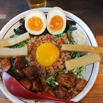 麺屋やまひで - まぜそば美味かった。プリプリなもつとチャーシューは濃い目の味付けですごく美味しかったです