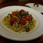 モンドール - オイルサーディンとバジリコのパスタ