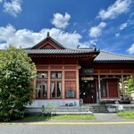 カフェギャラリー 杏仁 - 店舗外観。広い駐車場完備です。