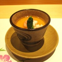 鮨 功 - 玉子豆腐 ： ヒンヤリ冷たい玉子豆腐、甘エビと 小さくサイコロ切りにした山芋のシャキシャキ食感がイイですネ！