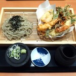 Tendon Hamada - 鱧と京野菜の天盛りと青じそそば（1,500円）