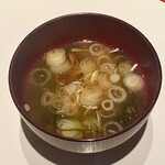 Ichijuu San Sai Kicchinikuyo - もずく＆キノコ＆薬味のデトックス味噌汁