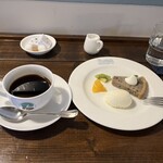 Kafe Do Shuro - 食後に。デザート食べて満足。コーヒーミルクが温めたフォームミルクでした。