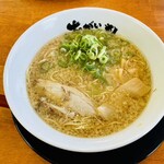 あがいやんせ - 7分程で着丼、ネギと背脂がイイ。メンマはシャキシャキというより硬めで筋もある。濃厚とは思わなかったな。