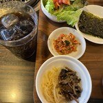 焼肉 やっちゃん - 小鉢オールスター小鉢（白菜キムチ、ナムル、韓国のり）