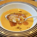 トゥ・ラ・ジョア イズム - エビス南瓜の冷製スープ