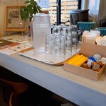 LIKO CAFE - お水はセルフサービスです。