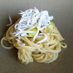 VIVA la MY WIFE - 答志島シラス、冷製パスタ、バジルとナッツのソース