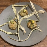 ビストロ ハマイフ - アミューズは一口コロッケ
