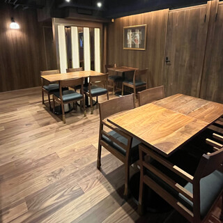 店内のテーブル席は2名様～6名様まで対応可能