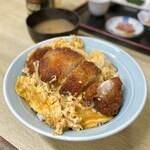 Nobue Shokudou - カツ丼¥900、瓶ビール（大）¥750