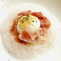 フィリップ・ミル 東京 - 半熟卵とスペイン産生ハム パプリカのリゾット