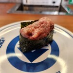 Muten Kurazushi - 南まぐろ軍艦一貫(165円)です。