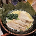 横浜家系ラーメン ガチ家 - チャーシューメン