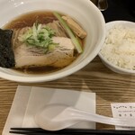 サッポロ ラーメン ハチ - 