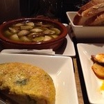 テンプラニージョ - マッシュルームのアヒージョにはパンがつきました