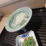 お料理 佐藤 - フグ湯引き切り方を変えて違う