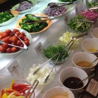 ステーキハウス リブルーム - 今日のランチは久しぶりにリブルームに。
                サラダバーは食べながらひたすらお肉が焼けるのを待ちます。(^o^)